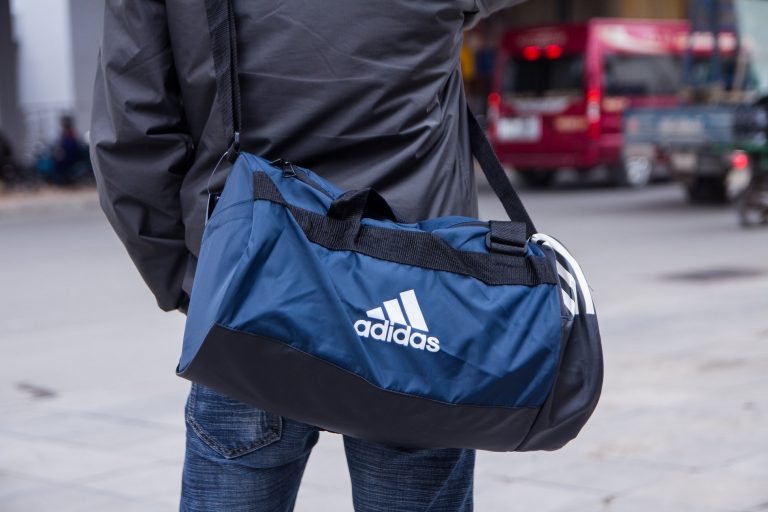 Túi xách Adidas - item hot hit không thể bỏ qua 1 Túi xách Adidas - item hot hit không thể bỏ qua 1