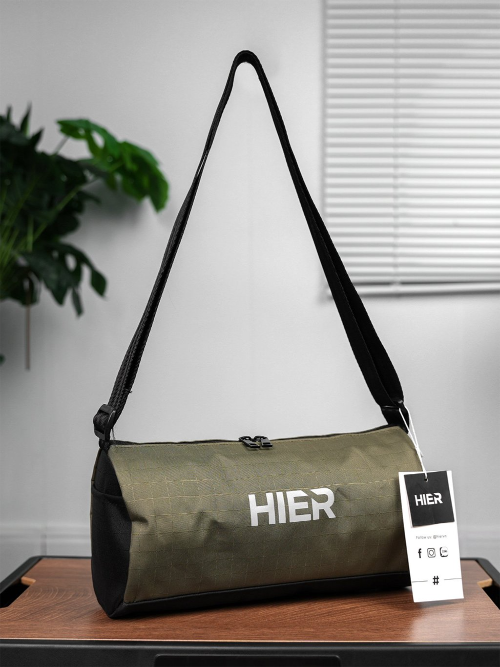 Túi trống thể thao đeo chéo mini Hier Linear Duffel Bag 27 Túi trống thể thao đeo chéo mini Hier Linear Duffel Bag 27