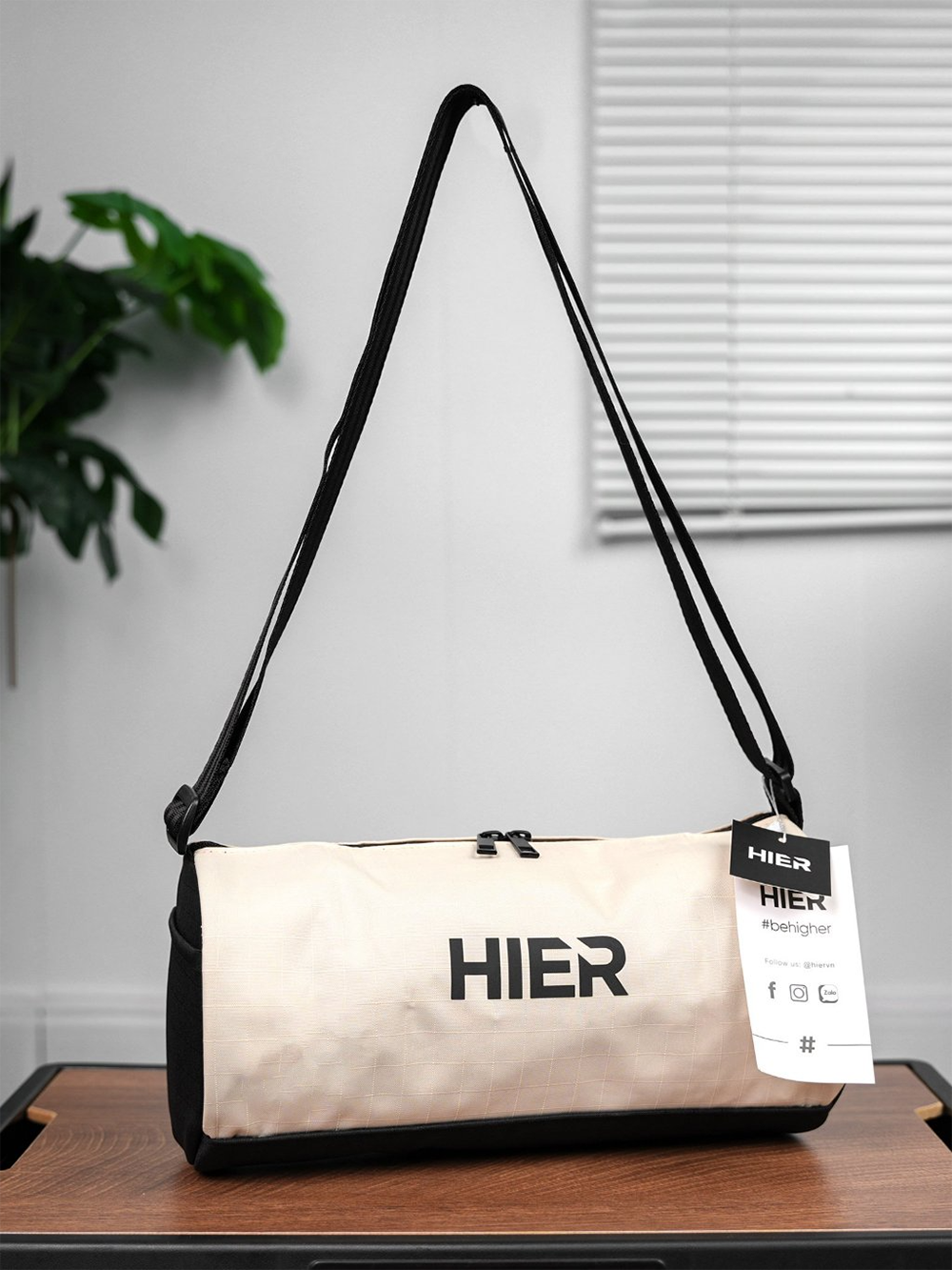 Túi trống thể thao đeo chéo mini Hier Linear Duffel Bag 26 Túi trống thể thao đeo chéo mini Hier Linear Duffel Bag 26