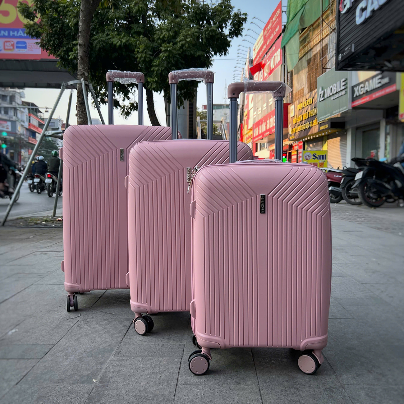 Vali nhựa dẻo cỡ đại Stargo Linea size L - Ký gửi 33 Vali nhựa dẻo cỡ đại Stargo Linea size L - Ký gửi 33