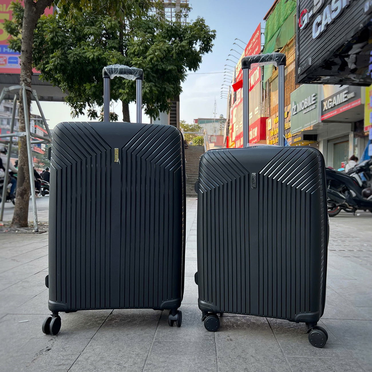 Vali nhựa dẻo cỡ đại Stargo Linea size L - Ký gửi 18 Vali nhựa dẻo cỡ đại Stargo Linea size L - Ký gửi 18