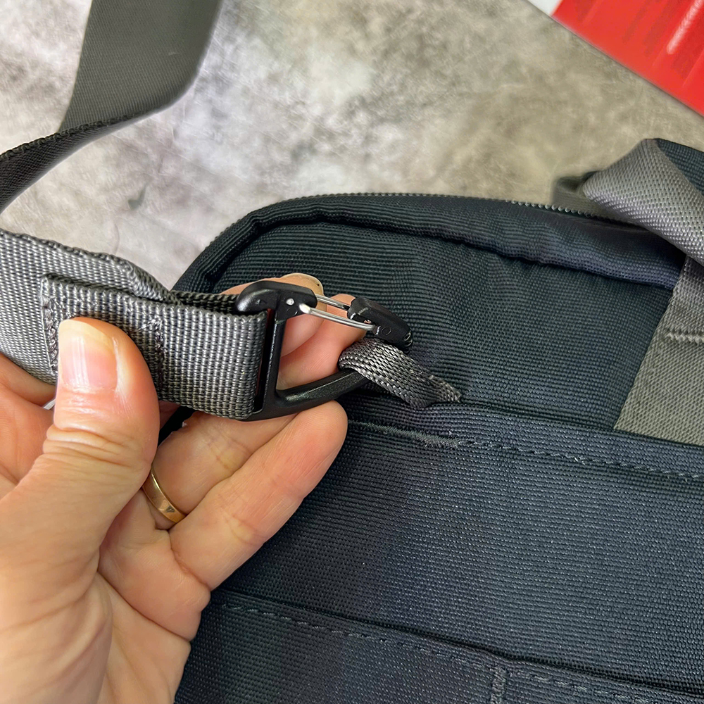 Cặp xách laptop Mikkor The Levi Slim 34 Cặp xách laptop Mikkor The Levi Slim 34