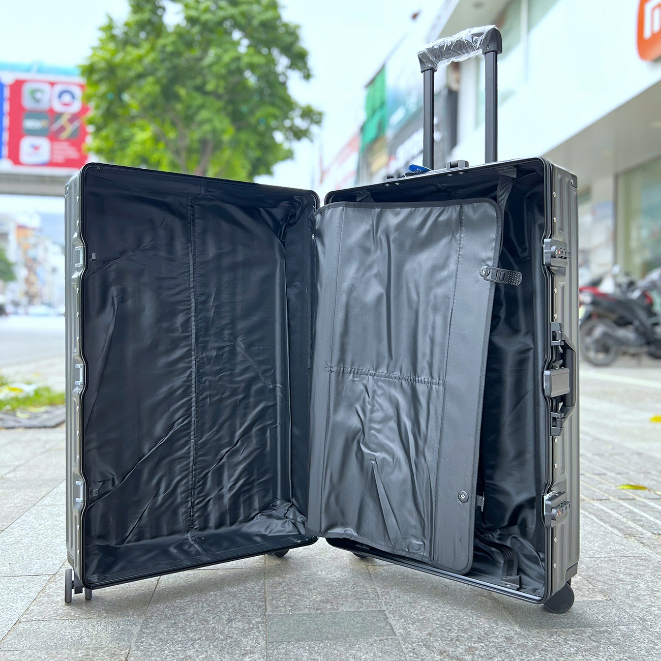 Vali nhựa khung nhôm Stargo Avita 24 inch - Ký gửi 24 Vali nhựa khung nhôm Stargo Avita 24 inch - Ký gửi 24